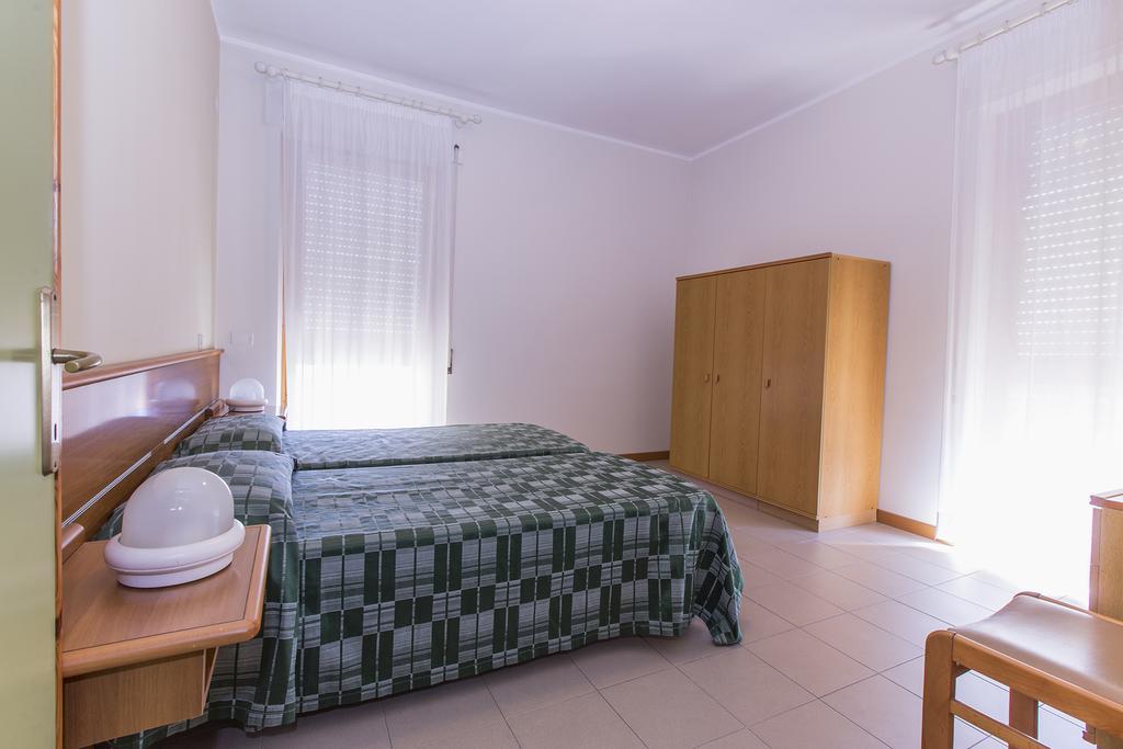 Hotel Residence Ulivi E Palme Кальяри Экстерьер фото