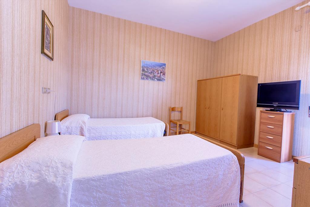 Hotel Residence Ulivi E Palme Кальяри Экстерьер фото