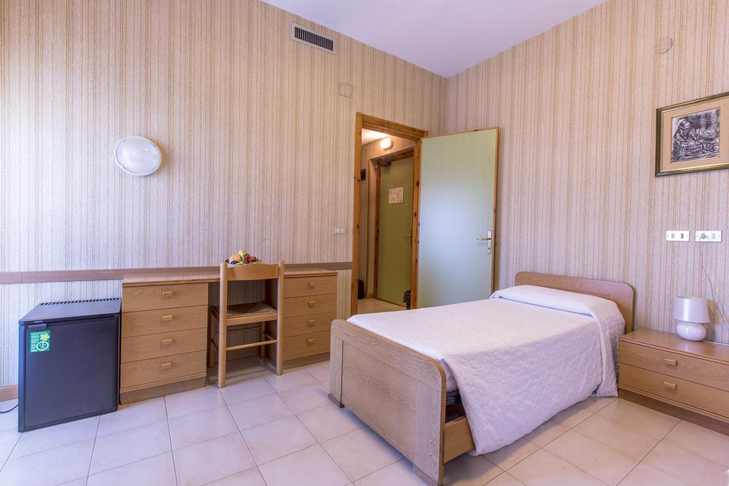 Hotel Residence Ulivi E Palme Кальяри Экстерьер фото