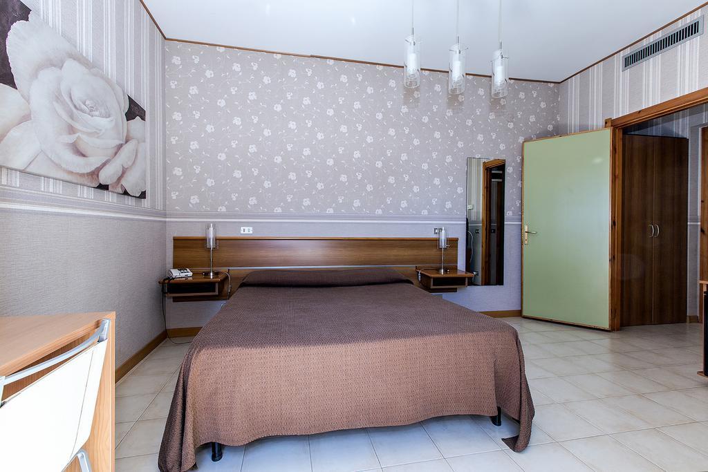 Hotel Residence Ulivi E Palme Кальяри Экстерьер фото