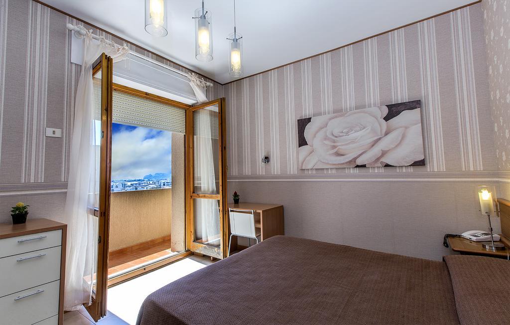 Hotel Residence Ulivi E Palme Кальяри Экстерьер фото