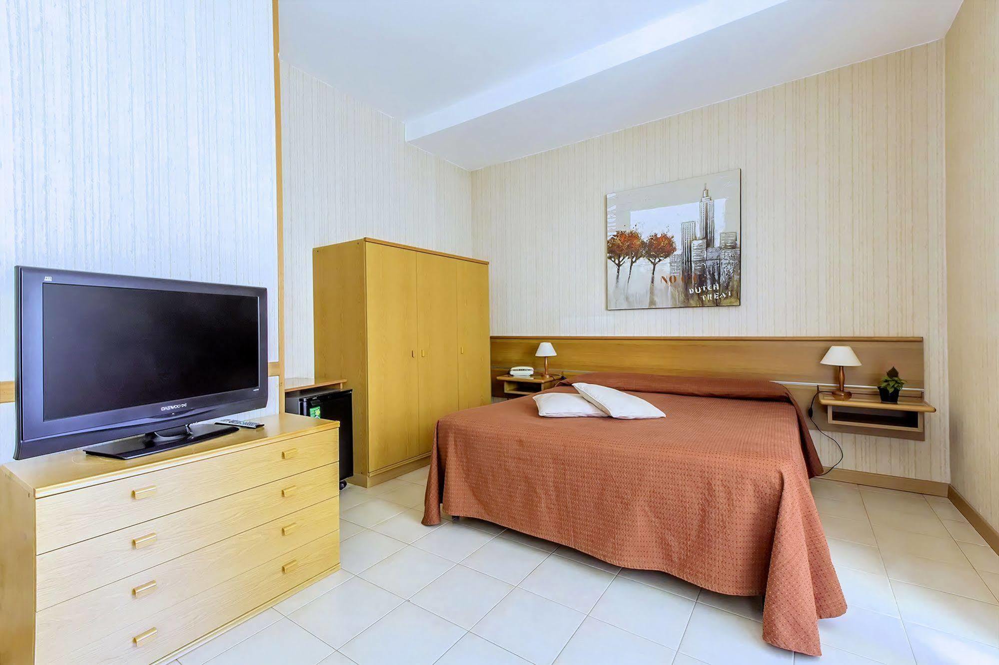 Hotel Residence Ulivi E Palme Кальяри Экстерьер фото