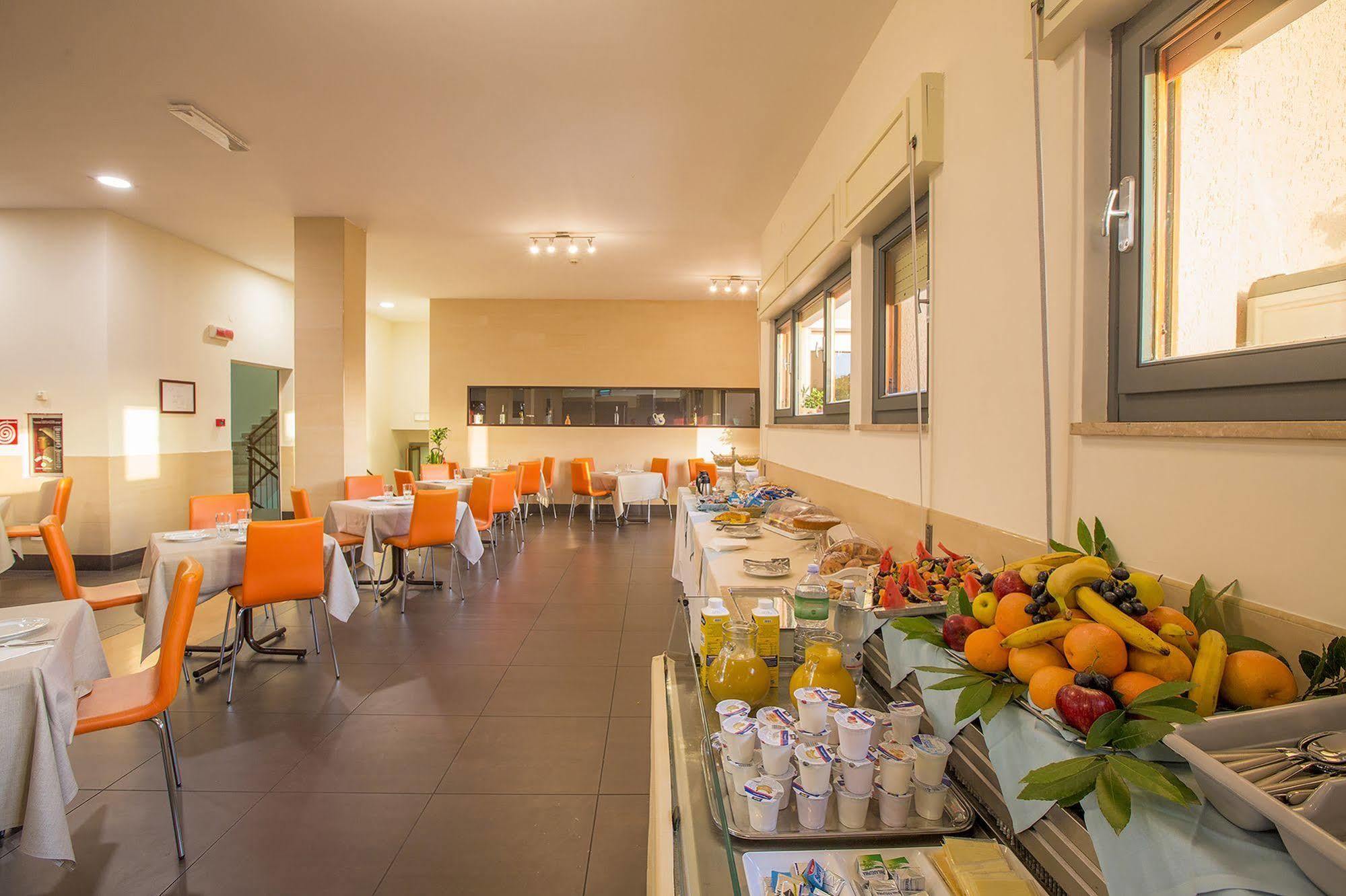 Hotel Residence Ulivi E Palme Кальяри Экстерьер фото